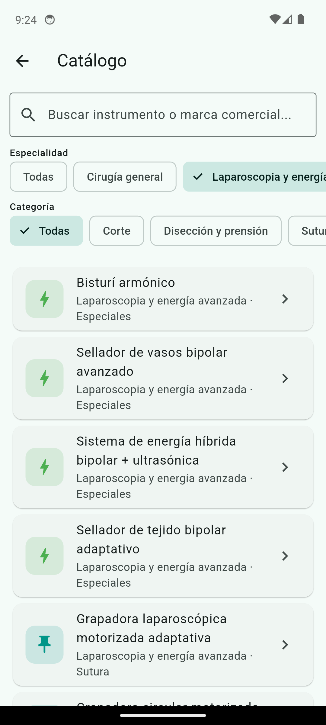Catálogo de instrumental filtrado por especialidad en la app Instriq