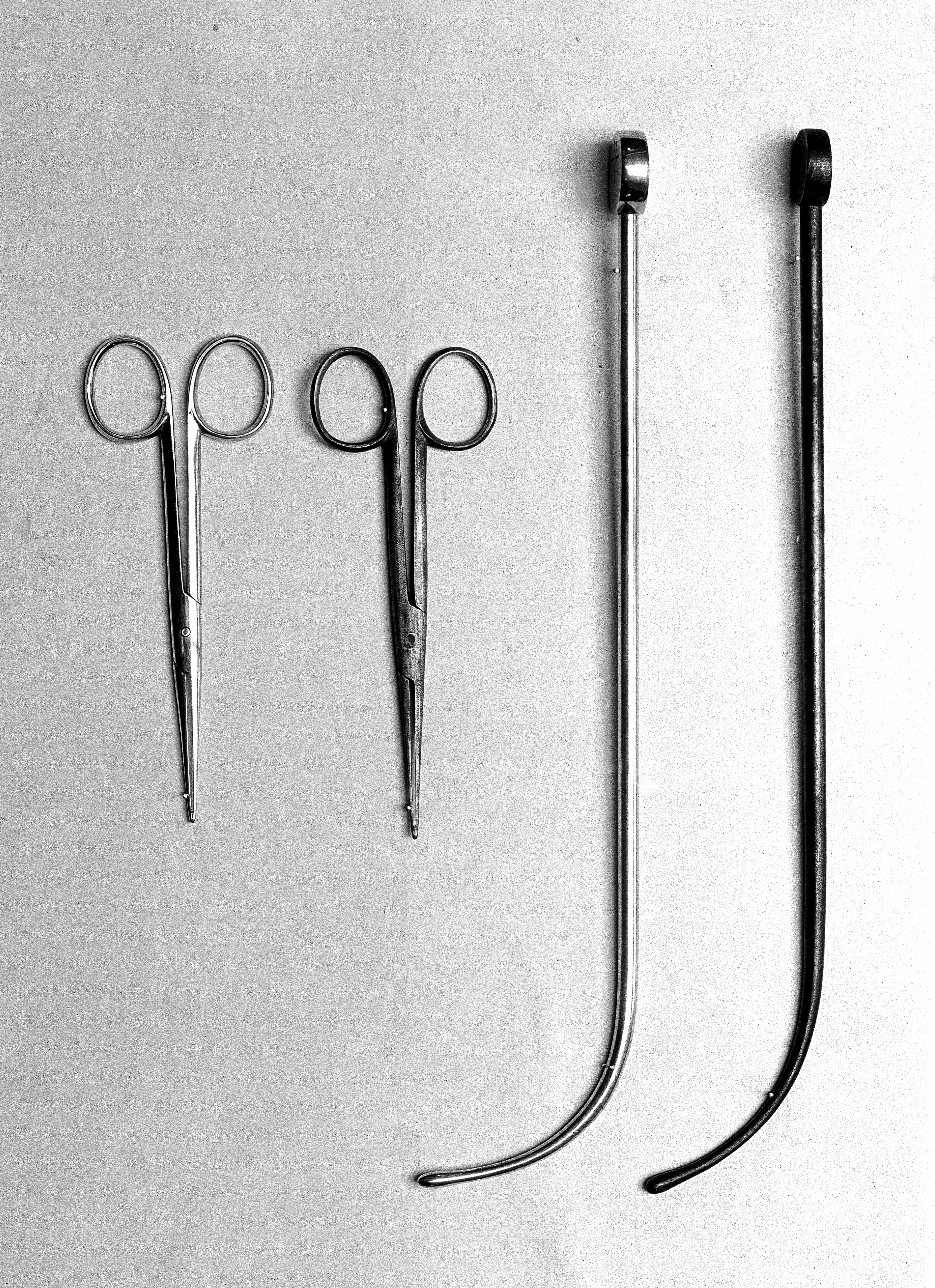 Urethral dilating sounds/bougies