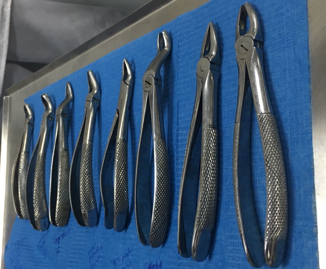 Fòrceps d'extracció dental quirúrgica