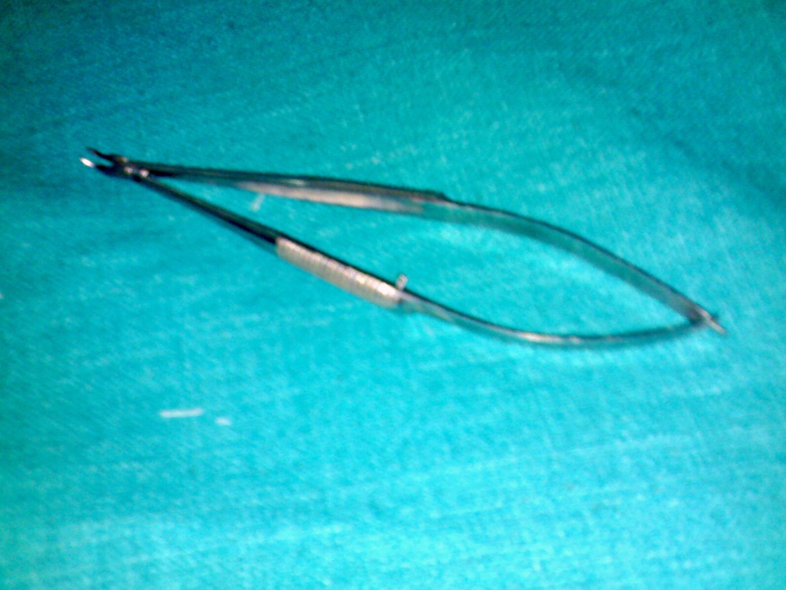 Barraquer needle holder